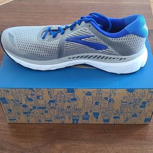 Brooks mens running shoe